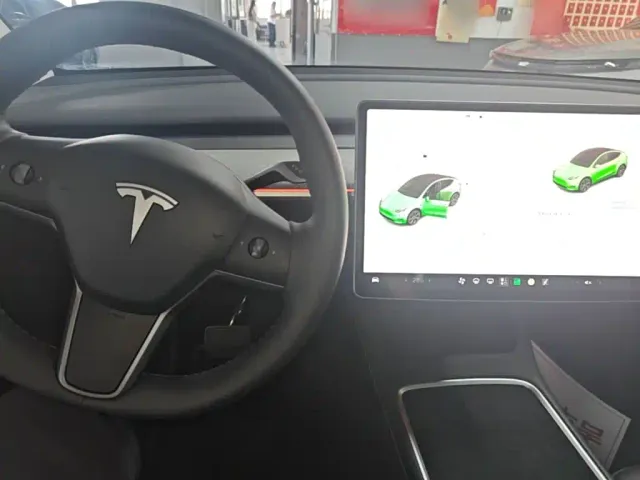 Tesla Model Y — Фото автомобиля 9