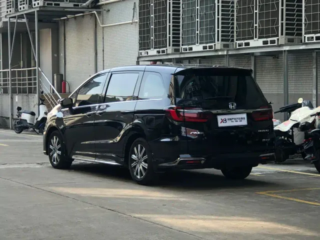 Honda Odyssey — Фото автомобиля 5