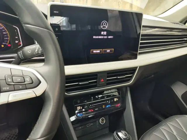 Volkswagen Tiguan L — Фото автомобиля 12