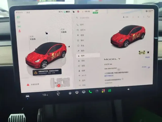 Tesla Model Y — Фото автомобиля 11