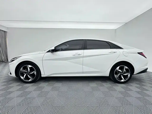 Hyundai Elantra — Фото автомобиля 8