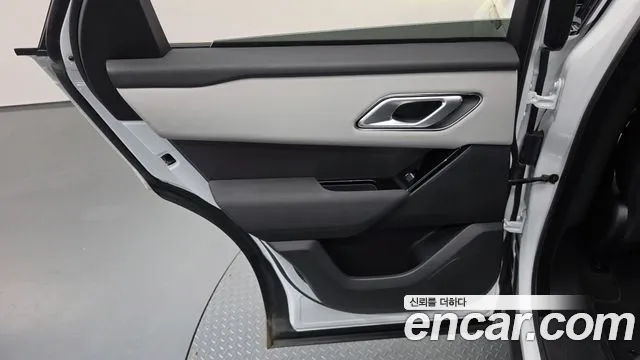 Land Rover Range Rover Velar Range Rover Velar 2.0 P250 Dynamic SE — Фото автомобиля 25