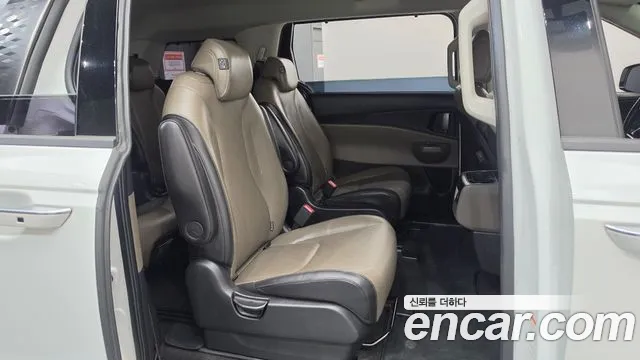 Kia Carnival 4th Gen — Фото автомобиля 12