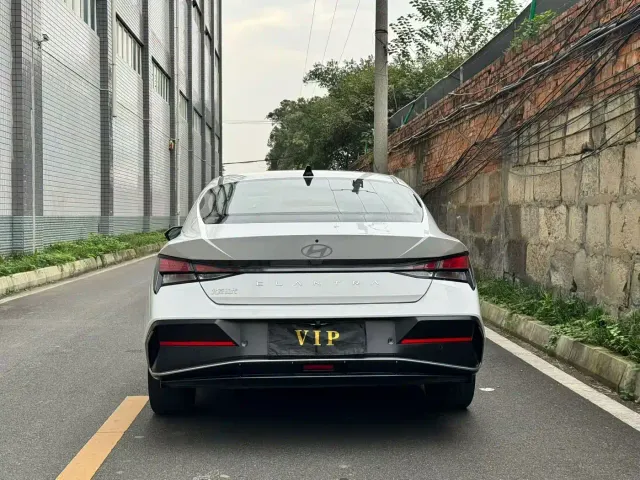 Hyundai Elantra — Фото автомобиля 8