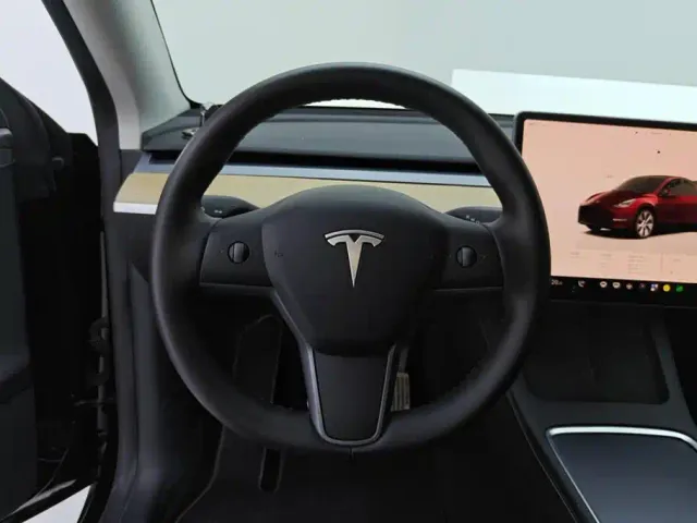 Tesla Model Y — Фото автомобиля 15