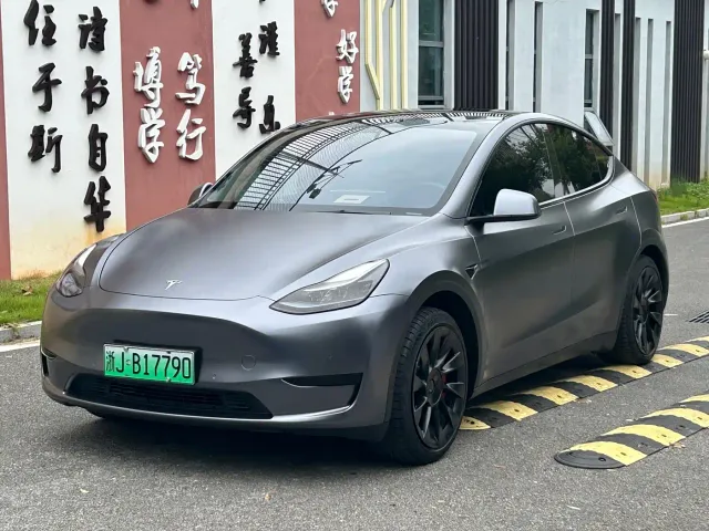 Tesla Model Y — Фото автомобиля 12