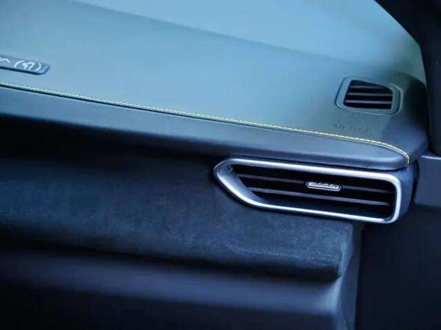 Lotus Emira — Фото автомобиля 29