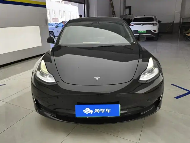 Tesla Model 3 — Фото автомобиля 2