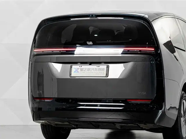 Li Auto MEGA — Фото автомобиля 7