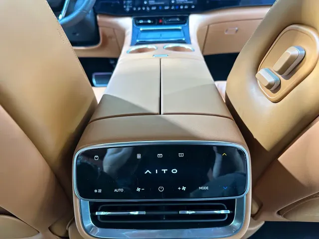 Aito M8 — Фото автомобиля 8