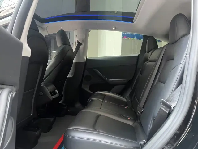 Tesla Model Y — Фото автомобиля 5