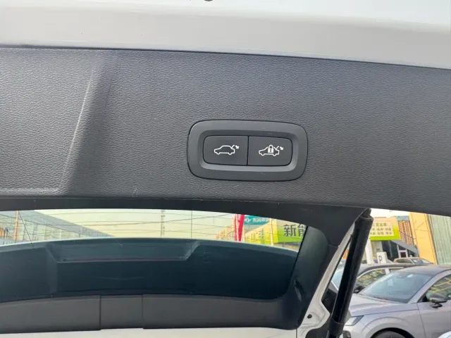 Volvo XC40 — Фото автомобиля 12