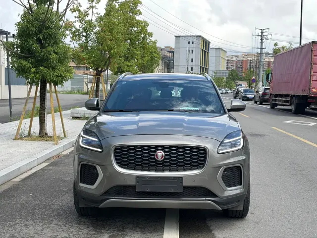 Jaguar E-PACE — Фото автомобиля 2