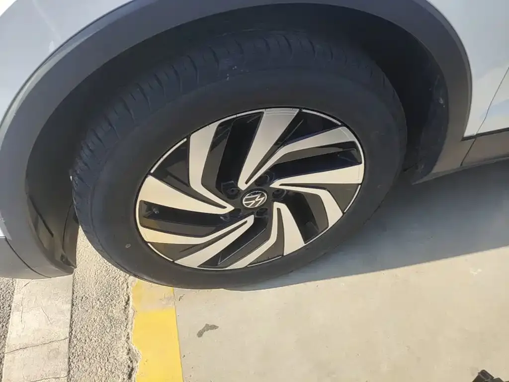 Volkswagen Tiguan L 2022 330TSI Automatic 2WD Comfort Edition — Фото автомобиля 24