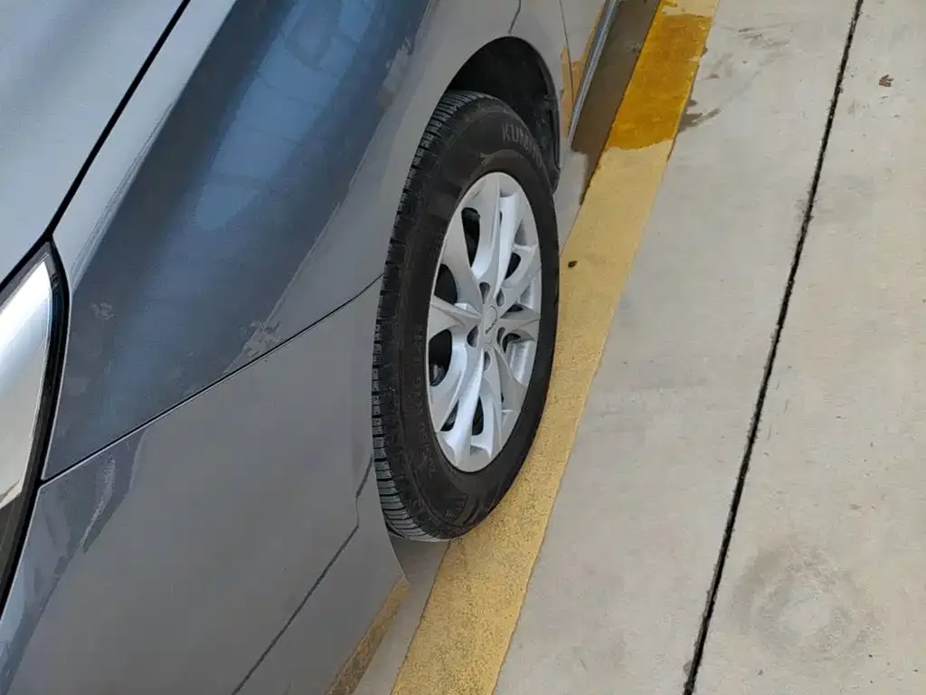 Roewe Roewe i5 2023 1.5L CVT Luxury Edition — Фото автомобиля 24