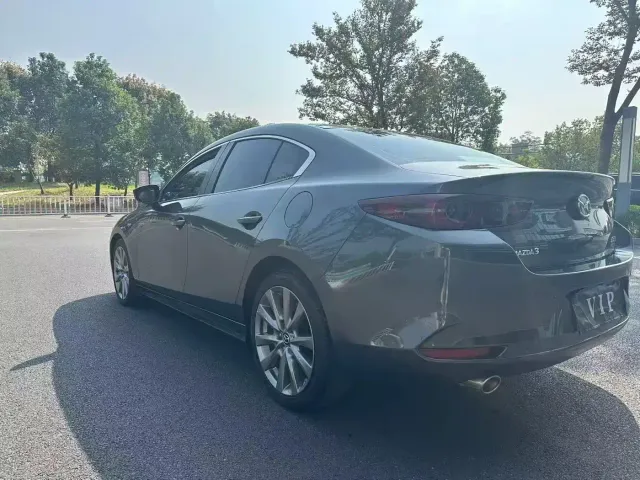 Mazda Axela — Фото автомобиля 6