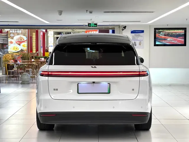 Li Auto i8 — Фото автомобиля 6