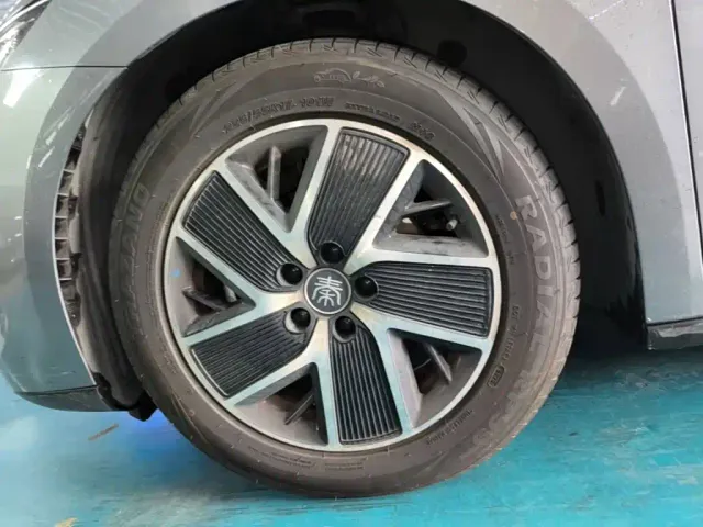 BYD Qin L — Фото автомобиля 22