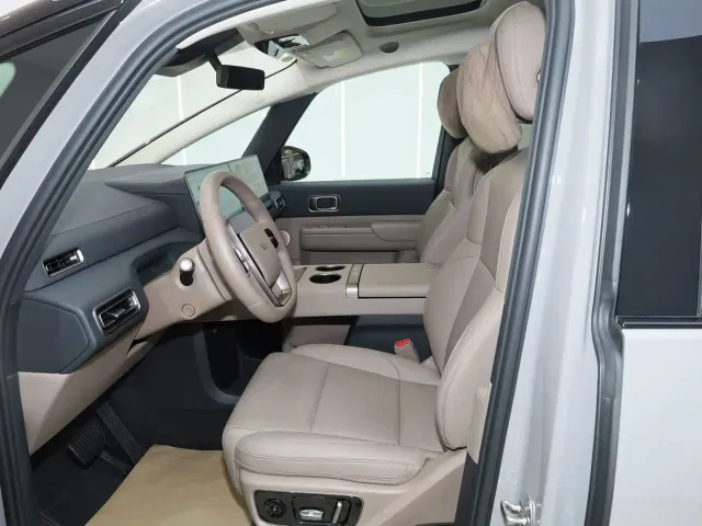 Li Auto MEGA — Фото автомобиля 10