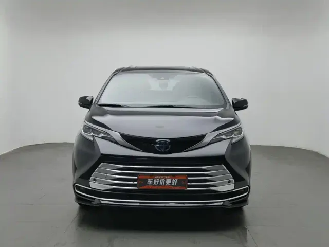 Toyota Sienna — Фото автомобиля 3