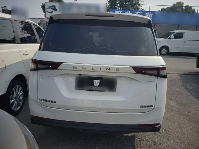 Wuling Jiachen — Фото автомобиля 5