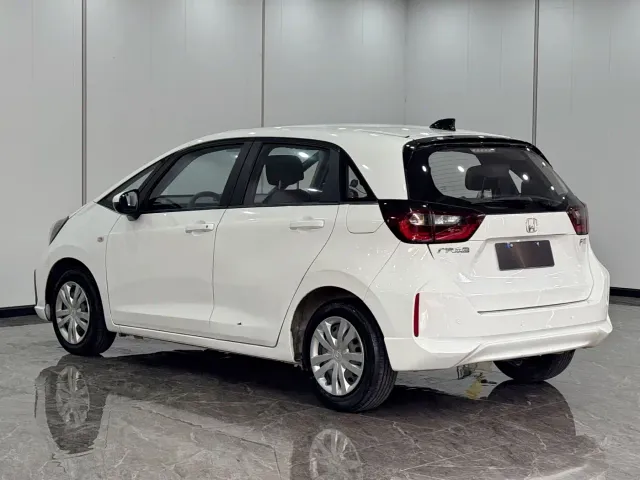 Honda Fit — Фото автомобиля 4