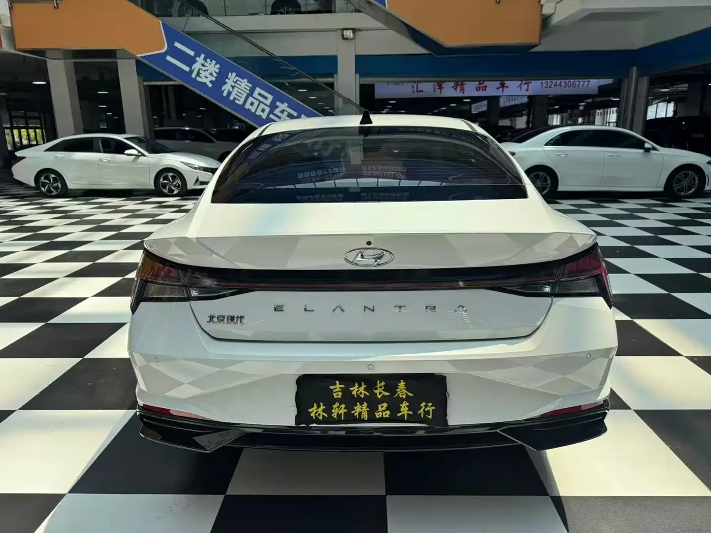 Hyundai Elantra 2022 1.5L CVT LUX Premium Edition — Фото автомобиля 8