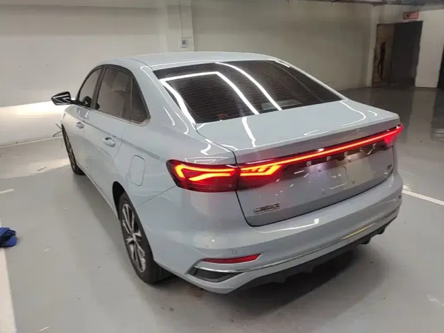 Geely Emgrand — Фото автомобиля 4