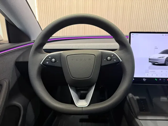 Tesla Model 3 — Фото автомобиля 8