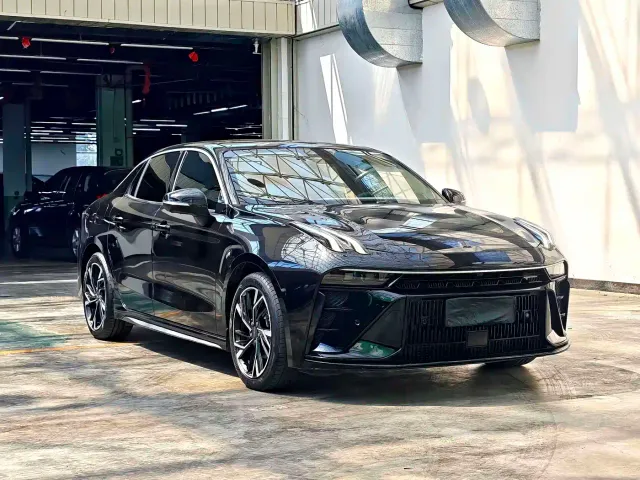 Lynk & Co 03 — Фото автомобиля 4