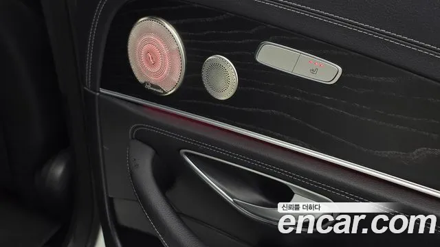 Mercedes-Benz E-Class — Фото автомобиля 15