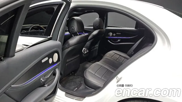 Mercedes-Benz E-Class — Фото автомобиля 19