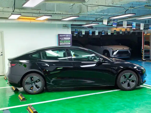 Tesla Model 3 — Фото автомобиля 6