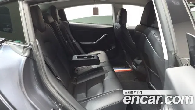 Tesla Model 3 — Фото автомобиля 18