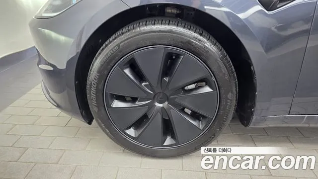 Tesla Model 3 — Фото автомобиля 4