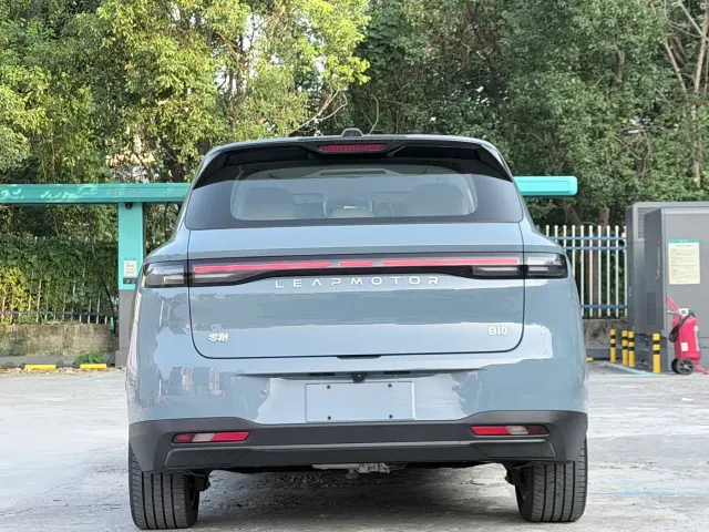 Leapmotor B10 — Фото автомобиля 15
