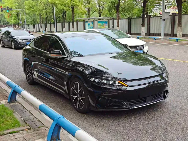BYD Han 2022 EV Genesis Edition 610KM AWD Premium — Фото автомобиля 3