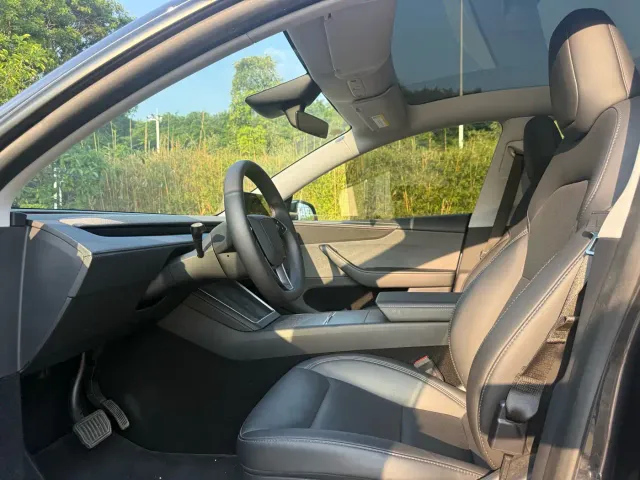 Tesla Model Y — Фото автомобиля 4