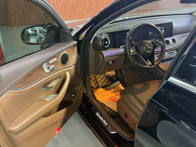 Mercedes-Benz E-Class — Фото автомобиля 12