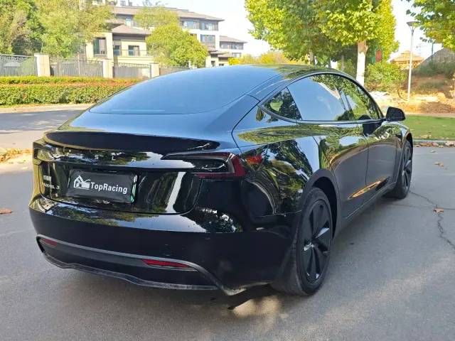 Tesla Model 3 — Фото автомобиля 9