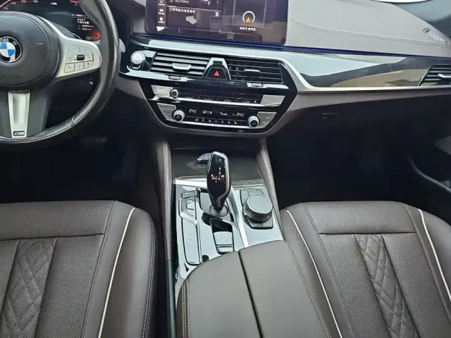 BMW 5 Series — Фото автомобиля 16