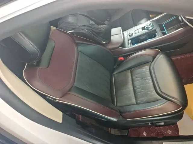 Ford Explorer — Фото автомобиля 24