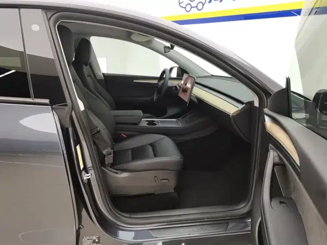 Tesla Model Y — Фото автомобиля 8