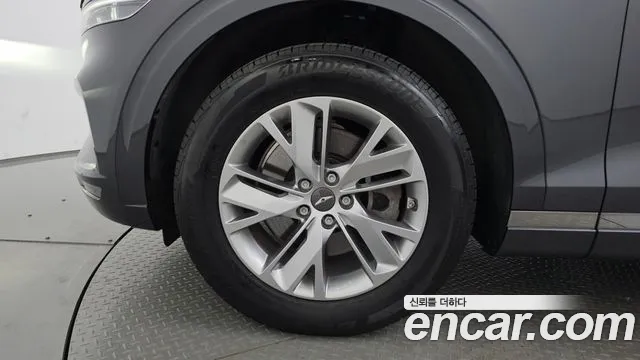 Genesis GV70 2.5T Бензин 2WD — Фото автомобиля 4