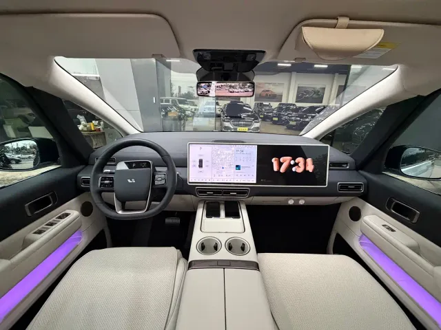Li Auto MEGA — Фото автомобиля 9