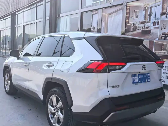 Toyota RAV4 — Фото автомобиля 4