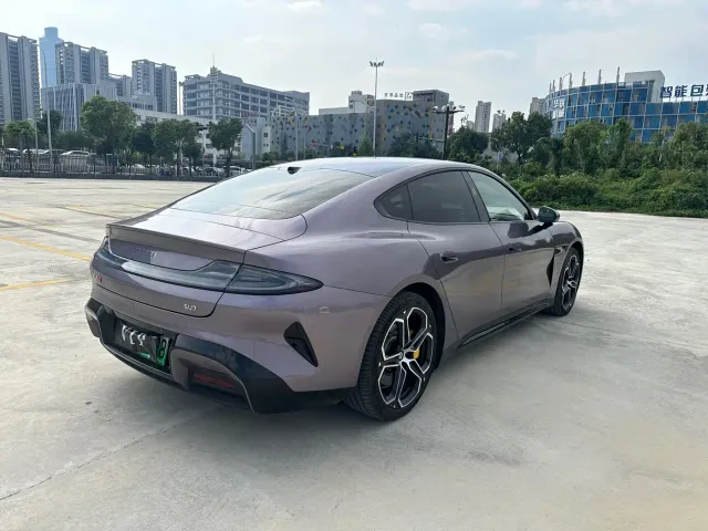 Xiaomi SU7 — Фото автомобиля 12