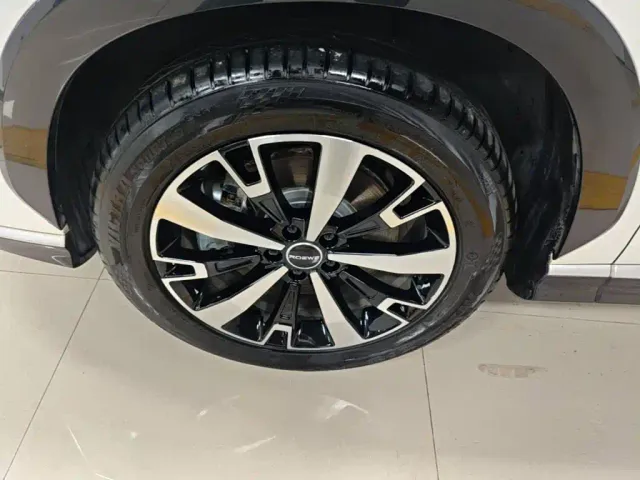Roewe D5X DMH — Фото автомобиля 22