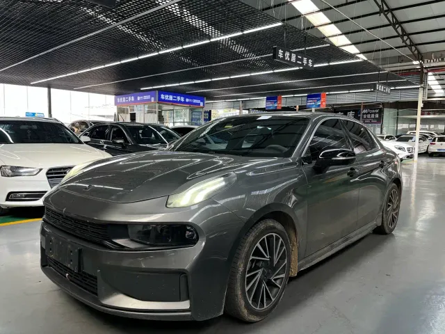 Фотография автомобиля — Lynk & Co 03