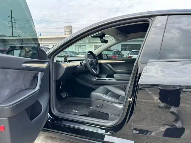 Tesla Model Y — Фото автомобиля 4